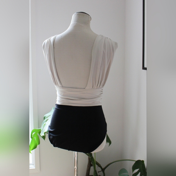 Vintage 1980s Two Toned Black and White One Piece Swimsuit by Catalina Swimwear - Picture 5 of 6